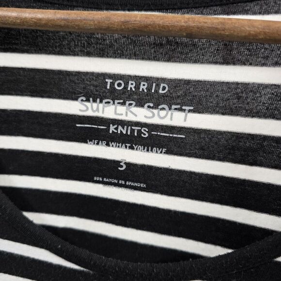 Torrid T Shirt Women 3 3X Black White Striped Tee Top Long Tunic Tie Knot Super - Picture 3 of 10